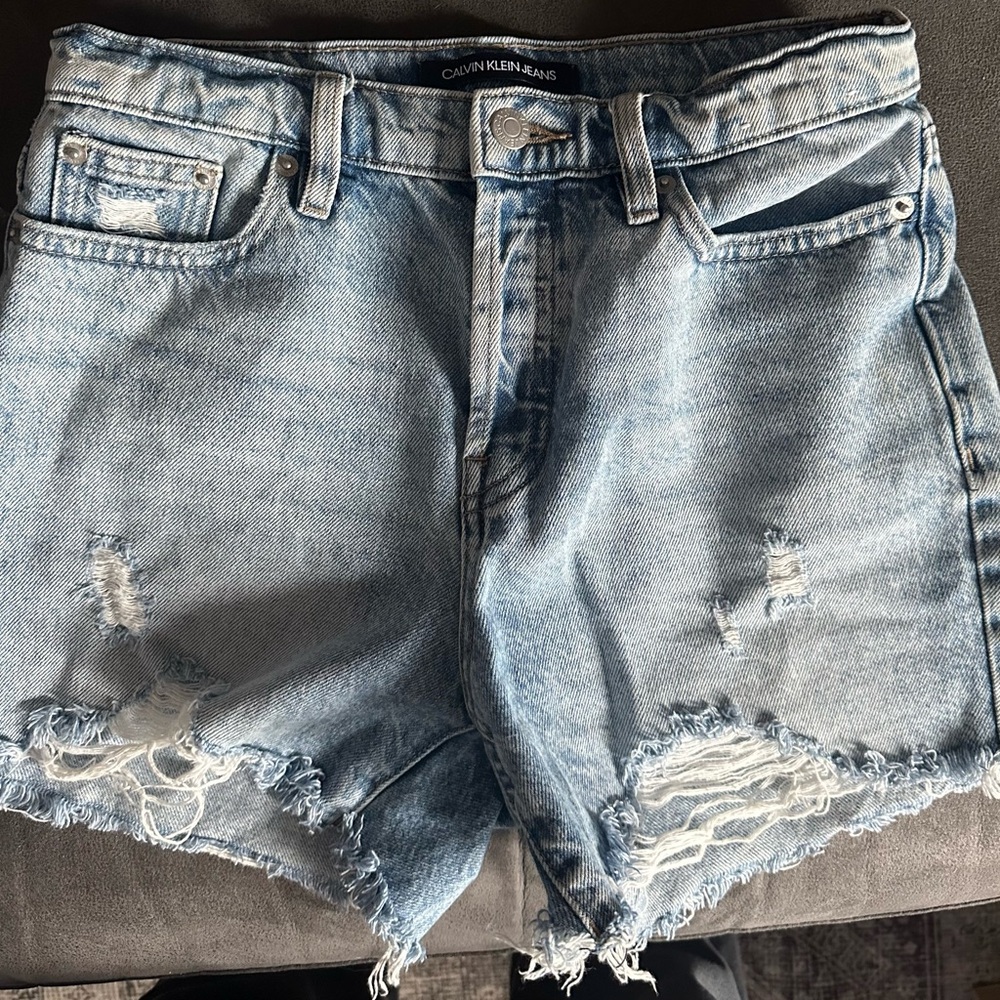 🦋Calvin Klein Jeans ✨Y2K✨ high waisted shorts 💙 Like New Condition 25” waist